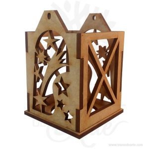Hermoso farol pequeño tiene un diseño de estrella fugaz en dos lados, donde la luz es reflejada fuera es una linterna en MDF de 3 mm. Este es un maravilloso regalo, suvenir; empresarial o para amigos y familiares. Farol es un objeto en forma de caja o cilindro con paredes de vidrio u otra materia traslúcida y con respiraderos, en cuyo interior se coloca una luz. A partir del siglo XX, el farol se convertiría en un instrumento de iluminación que utiliza una bombilla en su interior. Los faroles chinos son estructuras de papel con varios pliegues que encierran una vela o una bombilla. En China, se celebra la Fiesta de los faroles el día 15 del primer mes lunar. Durante su celebración existe el hábito de confeccionar faroles. Farol pequeño Material: MDF de 3 mm de Alta Calidad Tamaño 6 x 6 x 8.3 cm Color: Descripción en foto Vendido y enviado por: Trazos de Arte. Envió rápido y seguro Personalización Realice un pedido personalizado, podemos agregar lo que desee, como nombre, fecha, frase, logotipo, imagen o empaque regalo. Ofrecemos: Grabado por láser, grabado CNC Router, sublimado o papel adhesivo, el precio varía según el tipo de personalización que desee, encontrara más información en Servicios en nuestro menú secundario. Si desea cotizar o tiene preguntas presione el botón Cotizar personalización con gusto las responderemos.