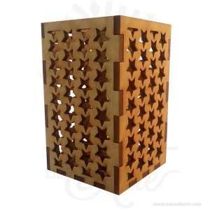 Luminaria Portavelas mini en madera MDF de 3 mm, practica y bella puede contener otro tipo de detalles como dulces, chocolates. También es perfecto como decoración o lapicera.  Este es un maravilloso regalo, suvenir; empresarial o para amigos y familiares.  El porta lápices es un objeto que tiene como principal función sostener y mantener los lápices, bolígrafos y otros útiles de dibujo o escritura de forma ordenada y al alcance para utilizarlos de forma rápida en determinadas situaciones.  De este modo, se dan mayores facilidades para hacer uso de ellos y no perder tiempo en buscarlos, sin despreciar el aporte decorativo que ofrecen.  Tenga en cuenta que la madera es un material único, por lo que cuándo lo reciba será similar, no exactamente al de la foto.  Luminaria Portavelas mini en madera MDF Material: MDF de alta calidad Color: Descripción en foto Tamaño 5,5 x 5,5 x 8,5 cm Vendido y enviado por: Trazos de Arte. Envió rápido y seguro. Personalización  Realice un pedido personalizado, podemos agregar lo que desee, como nombre, fecha, frase, logotipo, imagen o empaque regalo.  Ofrecemos:  Grabado por láser, grabado CNC Router, sublimado o papel adhesivo, el precio varía según el tipo de personalización que desee, encontrara más información en Servicios en nuestro menú secundario.  Si desea cotizar o tiene preguntas presione el botón Cotizar personalización con gusto las responderemos.