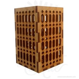 Luminaria Portavelas mini en madera MDF de 3 mm, practica y bella puede contener otro tipo de detalles como dulces, chocolates. También es perfecto como decoración o lapicera.  Este es un maravilloso regalo, suvenir; empresarial o para amigos y familiares.  El porta lápices es un objeto que tiene como principal función sostener y mantener los lápices, bolígrafos y otros útiles de dibujo o escritura de forma ordenada y al alcance para utilizarlos de forma rápida en determinadas situaciones.  De este modo, se dan mayores facilidades para hacer uso de ellos y no perder tiempo en buscarlos, sin despreciar el aporte decorativo que ofrecen.  Tenga en cuenta que la madera es un material único, por lo que cuándo lo reciba será similar, no exactamente al de la foto.  Luminaria Portavelas mini en madera MDF Material: MDF de alta calidad Color: Descripción en foto Tamaño 5,5 x 5,5 x 8,5 cm Vendido y enviado por: Trazos de Arte. Envió rápido y seguro. Personalización  Realice un pedido personalizado, podemos agregar lo que desee, como nombre, fecha, frase, logotipo, imagen o empaque regalo.  Ofrecemos:  Grabado por láser, grabado CNC Router, sublimado o papel adhesivo, el precio varía según el tipo de personalización que desee, encontrara más información en Servicios en nuestro menú secundario.  Si desea cotizar o tiene preguntas presione el botón Cotizar personalización con gusto las responderemos.