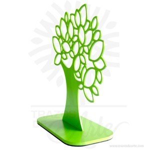Precioso y elegante árbol soporte para joyas que permite colgar pendientes, pulseras y collares. Se puede decorar en diversas técnicas. Este es un maravilloso regalo, suvenir empresarial o para amigos y familiares, disponible únicamente en Trazos de Arte. El  árbol soporte para joyas sirve para sostener, organizar y conservar pequeños objetos ornamentales para el cuerpo puede sostener joyas o bisutería, si la calidad del recubrimiento de un adorno de bisutería fina es buena, puede ser prácticamente indistinguible de una joya. Tenga en cuenta que la madera es un material único, por lo que cuándo lo reciba será similar, no exactamente al de la foto. Árbol soporte para joyas Material: MDF de 3 mm. Color: Descripción en foto Tamaño 26 x 22 x 10.5 cm Vendido y enviado por: Trazos de Arte. Envió rápido y seguro. Personalización Realice un pedido personalizado, podemos agregar lo que desee, como nombre, fecha, frase, logotipo, imagen o empaque regalo. Ofrecemos: Grabado por láser, grabado CNC Router, sublimado o papel adhesivo, el precio varía según el tipo de personalización que desee, encontrara más información en Servicios en nuestro menú secundario. Si desea cotizar o tiene preguntas presione el botón Cotizar personalización con gusto las responderemos.