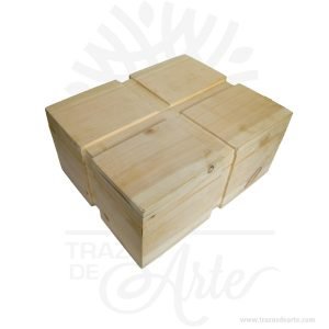 Caja Regalo Acanalada 39.6 x 28.6 x 17.6 cm en crudo para complementar el regalo. Práctica caja para decorar y regalar, perfecta para los amantes de las manualidades y decoradores de fiestas y bodas. Esta caja de madera de pino es realmente original mantendrá sus recuerdos por muchos años. No ocupa mucho espacio y será una decoración de su hogar. La caja de madera perfeccionará el regalo para la boda, el aniversario, el día de San Valentín u otros eventos. La puede encontrar también como caja en MDF, caja decorativa , caja decorativa en madera MDF, cajas de madera para regalo o caja en madera con tapa. El embalaje de madera se utiliza para para determinados productos tradicionales de gama alta (puros, bebidas alcohólicas, etc.). Los embalajes de madera siguen gozando de una buena imagen ante el consumidor al percibirlo como un producto higiénico y con connotaciones de alta calidad. Se puede imprimir, aunque deficientemente, incorporando la marca y el logotipo del productor, así como otros mensajes prácticos. Siempre puede destruirse o reciclarse evitando posibles problemas bacterianos derivados de lavados defectuosos. La caja de madera ha conseguido introducirse en determinados nichos de mercado muy localizados en cuanto a tamaño y producto en los que ha obtenido una gran fidelidad por parte de los compradores. Caja Regalo Acanalada 39.6 x 28.6 x 17.6 cm en crudo Material: Madera  de pino  de 18 mm de alta calidad. Color: Descripción en foto Tamaño 39 x 28.6 x 17.6 cm No incluye licor. Vendido y enviado por: Trazos de Arte. Envío rápido y seguro. Fecha estimada de entrega: De 12 a 15 días (en Bogotá, Medellín, Cali), al resto del  país de 7 a 14 días. Personalización Realice un pedido personalizado, podemos agregar lo que desee, como nombre, fecha, frase, logotipo, imagen o empaque regalo. Ofrecemos: Grabado por láser, grabado CNC Router, sublimado o papel adhesivo, el precio varía según el tipo de personalización que desee, encontrara más información en Servicios en nuestro menú secundario. Si desea cotizar o tiene preguntas presione el botón Cotizar personalización con gusto las responderemos.