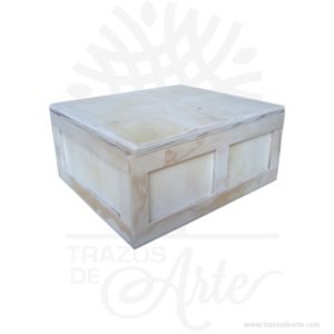 Caja en triplex de pino guacal clásico de 24 x 22 x 11 en Crudo para personalizar. Práctica caja para decorar y regalar, perfecta para los amantes de las manualidades. La caja de madera perfeccionará el regalo para la boda, el aniversario, el día de San Valentín u otros eventos. Esta caja de madera MDF es realmente original mantendrá sus recuerdos por muchos años. No ocupa mucho espacio y será una decoración de su hogar. La puede encontrar también como caja en MDF, caja decorativa , caja decorativa en madera MDF, cajas de madera para regalo o caja en madera con tapa. El embalaje de madera se utiliza para para determinados productos tradicionales de gama alta (puros, bebidas alcohólicas, etc.). Los embalajes de madera siguen gozando de una buena imagen ante el consumidor al percibirlo como un producto higiénico y con connotaciones de alta calidad. Se puede  incorporar la marca y el logotipo, así como otros mensajes prácticos. Siempre puede destruirse o reciclarse evitando posibles problemas bacterianos derivados de lavados defectuosos. La caja de madera ha conseguido introducirse en determinados nichos de mercado muy localizados en cuanto a tamaño y producto en los que ha obtenido una gran fidelidad por parte de los compradores. Caja en triplex de pino guacal clásico de 24 x 22 x 11 Material: Triplex de pino Color: Madera natural Tamaño: 24 x 22 x 11 cm El precio incluye personalización básica similar foto (si su diseño es más complejo le podemos cotizar). Fecha estimada de entrega: De 4 a 5 días hábiles (en Bogotá, Medellín, Cali), al resto del país de 7 a 14 días. Recuerda que el tiempo de entrega comienza a partir del momento en que tu pago sea confirmado. Todos los productos son entregados al domicilio que informaste al realizar la compra. Vendido y enviado por: Trazos de Arte. Envió rápido y seguro.   Personalización Realice un pedido personalizado, podemos agregar lo que desee, como nombre, fecha, frase, logotipo, imagen o empaque regalo. Ofrecemos: Grabado por láser, grabado CNC Router, sublimado o papel adhesivo, el precio varía según el tipo de personalización que desee, encontrara más información en Servicios en nuestro menú secundario. Si desea cotizar o tiene preguntas presione el botón Cotizar personalización con gusto las responderemos.   ¿Cómo comprar? Selecciona tu producto. Si tienes alguna duda por favor escríbenos. Haz clic en el botón de compra y la cantidad que deseas. Ingresa los datos de facturación y entrega. Realiza el pago de tu pedido. Recibe el pedido en tu domicilio.