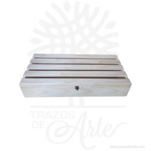 Caja en madera de pino para regalo de 60 x 30 x 12 cm en crudo, bella canasta guacal rustico ideal para decorar y regalar  con múltiples usos entre ellos como ancheta o desayuno sorpresa. Práctica caja para decorar y regalar, perfecta para los amantes de las manualidades, decoradores de fiestas y bodas. Esta caja de madera de pino es realmente original. No ocupa mucho espacio y será una decoración de su hogar ademas de un excelente organizador. La caja de madera perfeccionará el regalo para la boda, el aniversario, el día de San Valentin u otros eventos. Practica como centro de mesa, mesa de dulces entre otros. La puede encontrar también como caja en MDF, caja decorativa , caja decorativa en madera MDF, cajas de madera para regalo o caja en madera con tapa. La caja de madera ha conseguido introducirse en determinados nichos de mercado muy localizados en cuanto a tamaño y producto en los que ha obtenido una gran fidelidad por parte de los compradores. Tenga en cuenta que la madera es un material único, por lo que cuándo lo reciba será similar, no exactamente al de la foto. Caja en madera de pino para regalo de 60 x 30 x 12 cm en crudo Material: Madera de Pino Color: Descripción en foto Tamaño: 60 x 30 x 12 cm Fecha estimada de entrega: De 3 a 5 días hábiles (en Bogotá, Medellín, Cali), al resto del  país de 7 a 14 días. Recuerda que el tiempo de entrega comienza a partir del momento en que tu pago sea confirmado. Todos los productos son entregados al domicilio que informaste al realizar la compra. Vendido y enviado por: Trazos de Arte. Envió rápido y seguro. Personalización Realiza un pedido personalizado, podemos agregar lo que desees, como nombre, fecha, frase, logotipo, imagen o empaque regalo. Ofrecemos: Grabado por láser, grabado CNC Router, sublimado o papel adhesivo, el precio varía según el tipo de personalización que desees, encontrarás más información en “Servicios” en nuestro menú secundario. Si deseas cotizar o tienes preguntas presiona el botón Cotizar personalización con gusto las responderemos. ¿Cómo comprar? Selecciona tu producto. Si tienes alguna duda por favor escríbenos. Haz clic en el botón de compra y la cantidad que deseas. Ingresa los datos de facturación y entrega. Realiza el pago de tu pedido. Recibe el pedido en tu domicilio.