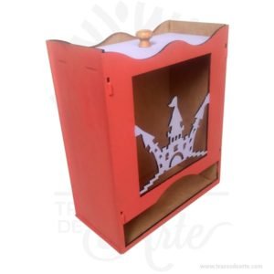 Dispensador de pañales  o pañaleras en MDF, se fabrica en el color que más te guste y el motivo que desees, bello detalle de decoración de habitación. Práctica para organizar y  sacarte de apuros, sobre todo de los accidentes para que no te tomen por sorpresa. Esta bella caja especialmente fabricada para guardar pañales y decorar la habitación de los más pequeños. Es un organizador muy especial hecho a mano. Perfecta para regalar en baby shower, listas de nacimiento. Regalo ideal para padres  de bebé, también las encuentras como canastilla bebe, Pañalera. Organizador de pañales, guardapañales Se puede personalizar con los colores y añadir el nombre deseado. Pintado con pinturas y tintes al agua no tóxicas especiales para juguetes y cumplen la normativa europea de seguridad. Al ser los productos totalmente artesanales, personalizados y con productos naturales como la madera, no hay dos exactamente iguales, cada producto es único. Dispensador de pañales  o pañaleras en MDF Material: MDF de 3 mm de espesor Color: El de su preferencia Tamaño: 22x11x30 El precio incluye personalización básica similar foto, (si su diseño es mas complejo te podemos cotizar). Fecha estimada de entrega: De 5 a 6 días hábiles (en Bogotá, Medellín, Cali), al resto del  país de 7 a 14 días. Recuerda que el tiempo de entrega comienza a partir del momento en que tu pago sea confirmado. Todos los productos son entregados al domicilio que informaste al realizar la compra. Vendido y enviado por: Trazos de Arte. Envío rápido y seguro. No incluye domicilio. Personalización Realiza un pedido personalizado, podemos agregar lo que desees, como nombre, fecha, frase, logotipo, imagen o empaque regalo. Ofrecemos: Grabado por láser, grabado CNC Router, sublimado o papel adhesivo, el precio varía según el tipo de personalización que desees, encontrarás más información en “Servicios” en nuestro menú secundario. Si deseas cotizar o tienes preguntas presiona el botón Cotizar personalización con gusto las responderemos. ¿Cómo comprar? Selecciona tu producto. Si tienes alguna duda por favor escríbenos. Haz clic en el botón de compra y la cantidad que deseas. Ingresa los datos de facturación y entrega. Realiza el pago de tu pedido. Recibe el pedido en tu domicilio.