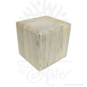 Cubo en madera de pino de 4 x 4 x 4 cm en crudo Pack x 12,  prácticos cubos artesanales en madera útiles en una variedad de formas de proyectos de arte. Estos bloques en madera son perfectos para todos realizar proyectos de artesanía y decoración . Se puede dejar en crudo ( natural ) o pintado. Fáciles de personalizar en grabado láser o impresión en rígido, los pequeños bloques son lisos, sólidos  y de tamaño uniforme. Se pueden usar para decoración en fiestas o personalizados con frases como regalos para sus seres queridos, o compañeros de trabajo, también como juegos. Es un producto amigable para los niños hay muchos proyectos que los niños pueden hacer con estos cubos de madera. Se pueden usar para fabricar se pueden usar para fabricar bloques del alfabeto, números, rompecabezas personalizados, para montar sellos, o simplemente pintar con diferentes colores para decorar cuartos, mesas, cuadros entre otros. Cubo en madera de pino de 4 x 4 x 4 cm en crudo Pack x 12 Material: Madera de pino Color: Natural Tamaño: 4 x 4 x 4 cm Fecha estimada de entrega: De 4 a 6 días hábiles (en Bogotá, Medellín, Cali), al resto del  país de 7 a 14 días. Recuerda que el tiempo de entrega comienza a partir del momento en que tu pago sea confirmado. Todos los productos son entregados al domicilio que informaste al realizar la compra. Vendido y enviado por: Trazos de Arte. Envió rápido y seguro. No incluye domicilio. Personalización Realiza un pedido personalizado, podemos agregar lo que desees, como nombre, fecha, frase, logotipo, imagen o empaque regalo. Ofrecemos: Grabado por láser, grabado CNC Router, sublimado o papel adhesivo, el precio varía según el tipo de personalización que desees, encontrarás más información en “Servicios” en nuestro menú secundario. Si deseas cotizar o tienes preguntas presiona el botón Cotizar personalización con gusto las responderemos. ¿Cómo comprar? Selecciona tu producto. Si tienes alguna duda por favor escríbenos. Haz clic en el botón de compra y la cantidad que deseas. Ingresa los datos de facturación y entrega. Realiza el pago de tu pedido. Recibe el pedido en tu domicilio.