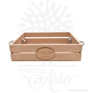 Caja canasta en madera MDF para regalo de 30 x 20 x 7 cm en crudo, bella canasta guacal rustico ideal para decorar y regalar  con múltiples usos entre ellos como ancheta o desayuno sorpresa. Tiene agarradera en lazo. Práctica caja para decorar y regalar, perfecta para los amantes de las manualidades, decoradores de fiestas y bodas. Esta caja de madera de pino es realmente original. No ocupa mucho espacio y será una decoración de su hogar ademas de un excelente organizador. La caja de madera perfeccionará el regalo para la boda, el aniversario, el día de San Valentin u otros eventos. Practica como centro de mesa, mesa de dulces entre otros. La puede encontrar también como caja en MDF, caja decorativa , caja decorativa en madera MDF, cajas de madera para regalo o bandejas desayuno sorpresa, cesta, canasta madera. La caja de madera ha conseguido introducirse en determinados nichos de mercado muy localizados en cuanto a tamaño y producto en los que ha obtenido una gran fidelidad por parte de los compradores. Tenga en cuenta que la madera es un material único, por lo que cuándo lo reciba será similar, no exactamente al de la foto. Caja canasta en madera MDF Material: MDF Color: Natural (crudo) Tamaño: 30 x 20 x 7 cm Fecha estimada de entrega: De 5 a 6 días hábiles (en Bogotá, Medellín, Cali), al resto del  país de 7 a 14 días. Recuerda que el tiempo de entrega comienza a partir del momento en que tu pago sea confirmado. Todos los productos son entregados al domicilio que informaste al realizar la compra. Vendido y enviado por: Trazos de Arte. Envío rápido y seguro. No incluye domicilio. Personalización Realiza un pedido personalizado, podemos agregar lo que desees, como nombre, fecha, frase, logotipo, imagen o empaque regalo. Ofrecemos: Grabado por láser, grabado CNC Router, sublimado o papel adhesivo, el precio varía según el tipo de personalización que desees, encontrarás más información en “Servicios” en nuestro menú secundario. Si deseas cotizar o tienes preguntas presiona el botón Cotizar personalización con gusto las responderemos. ¿Cómo comprar? Selecciona tu producto. Si tienes alguna duda por favor escríbenos. Haz clic en el botón de compra y la cantidad que deseas. Ingresa los datos de facturación y entrega. Realiza el pago de tu pedido. Recibe el pedido en tu domicilio.