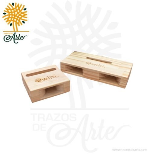 Amplificador pequeño en madera de pino