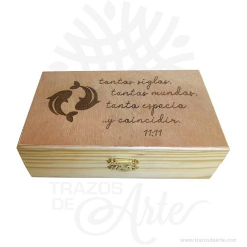 Caja en madera de pino y triplex de okume de 13 x 10 x 6 cm personalizada