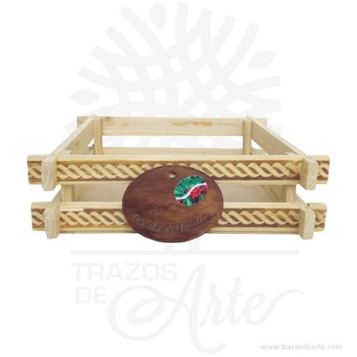 Canasto labrado 22 x 22 x 7 cm en crudo
