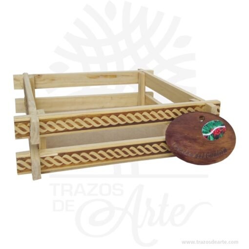 Canasto labrado 22 x 22 x 7 cm en crudo