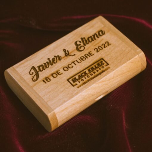 USB en madera 16 GB personalizada