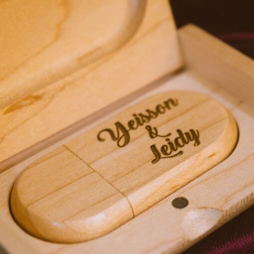 USB en madera 16 GB personalizada